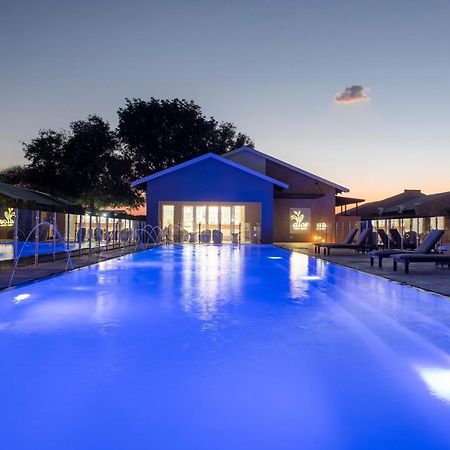 Palm Park Hotel Lephalale Esterno foto