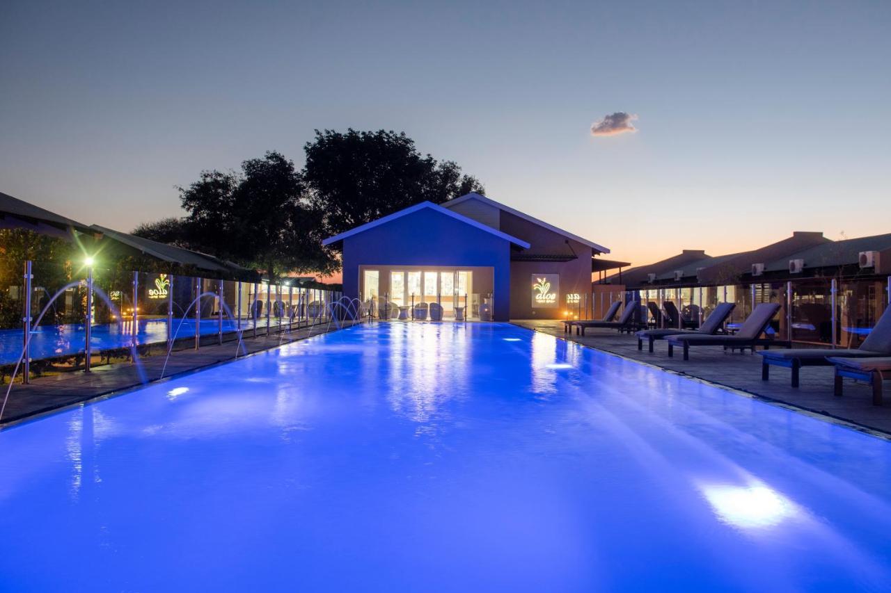 Palm Park Hotel Lephalale Esterno foto